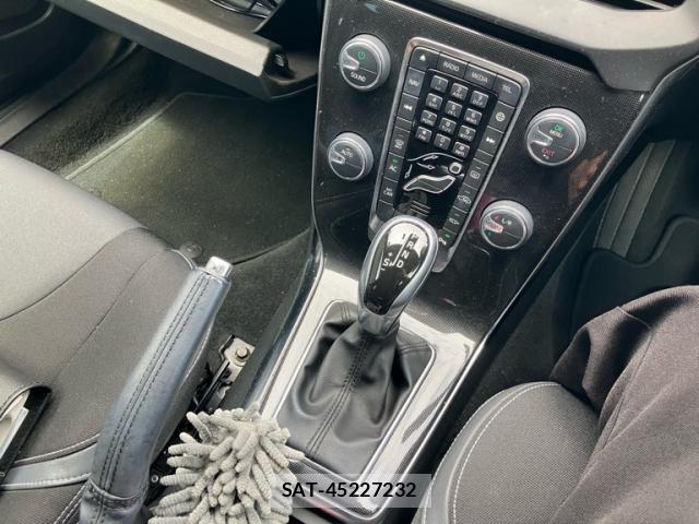 Volvo V40 2016-10 7880317-15