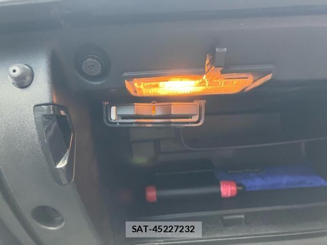 Volvo V40 2016-10 7880317-16