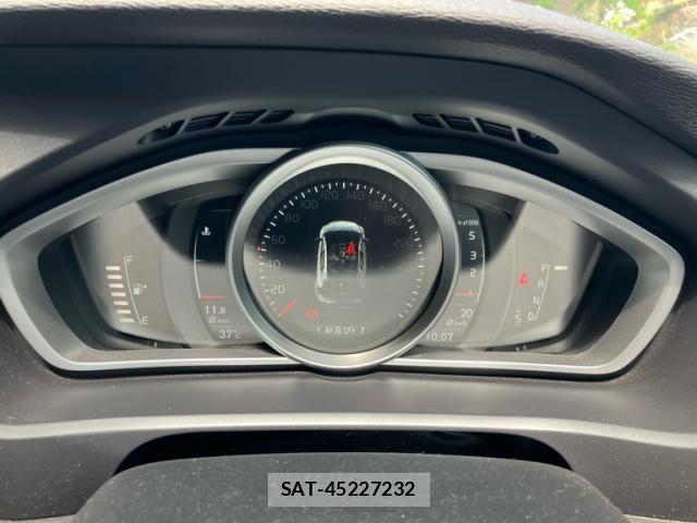 Volvo V40 2016-10 7880317-17