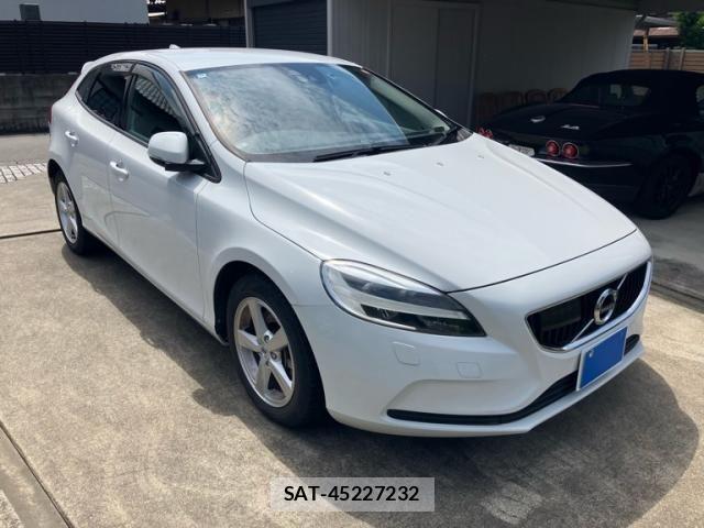 Volvo V40 2016-10 7880317-1