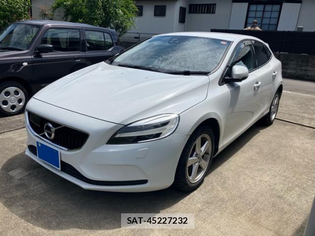 Volvo V40 2016-10 7880317-2