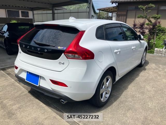 Volvo V40 2016-10 7880317-4