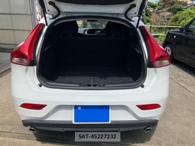 Volvo V40 2016-10 7880317-6