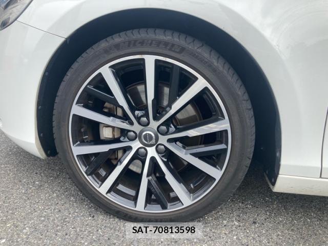 Volvo V40 2018-03 7880323-9