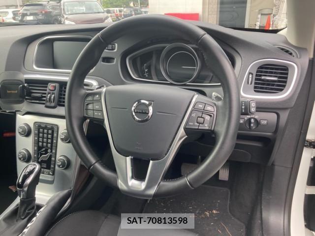 Volvo V40 2018-03 7880323-12