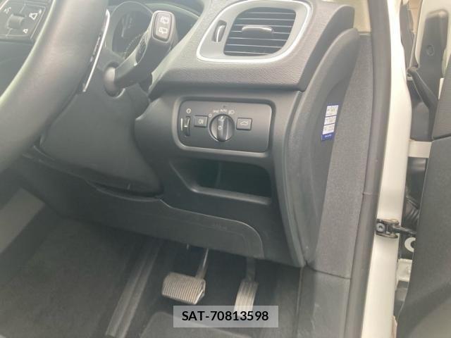 Volvo V40 2018-03 7880323-13