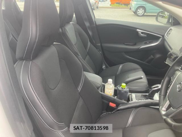 Volvo V40 2018-03 7880323-14
