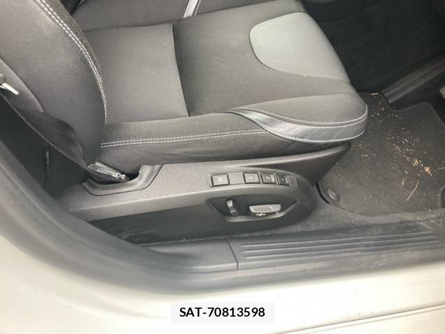 Volvo V40 2018-03 7880323-15