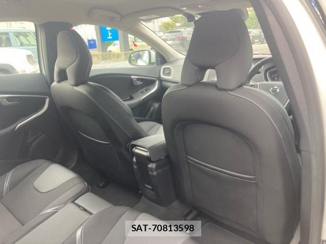 Volvo V40 2018-03 7880323-16