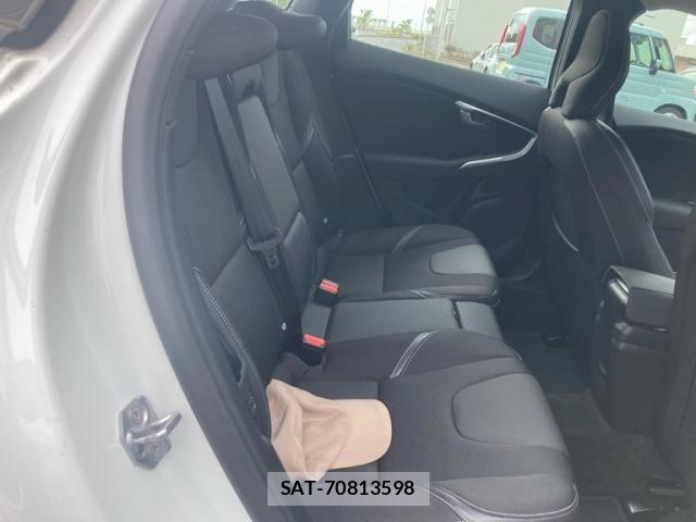 Volvo V40 2018-03 7880323-17