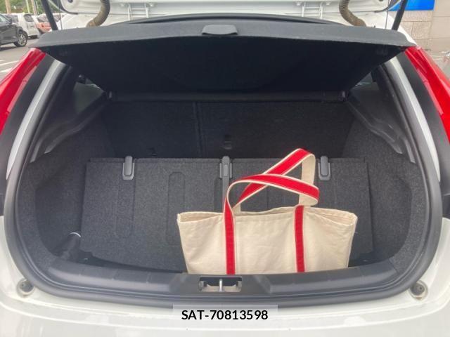 Volvo V40 2018-03 7880323-18