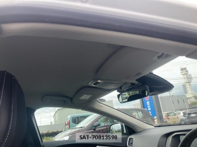 Volvo V40 2018-03 7880323-19