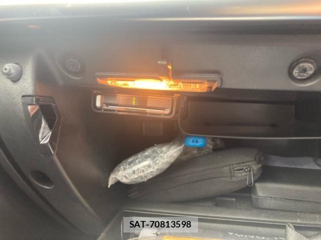 Volvo V40 2018-03 7880323-26
