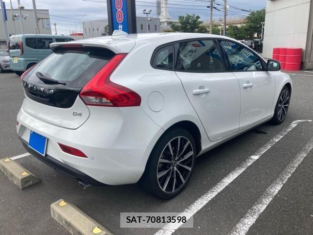 Volvo V40 2018-03 7880323-2