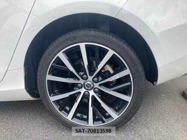 Volvo V40 2018-03 7880323-8