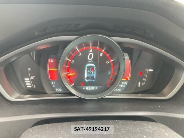 Volvo V40 2015-03 7964306-13