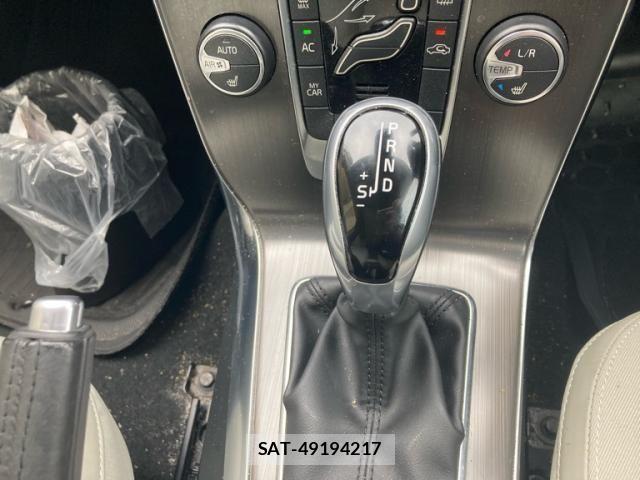Volvo V40 2015-03 7964306-15