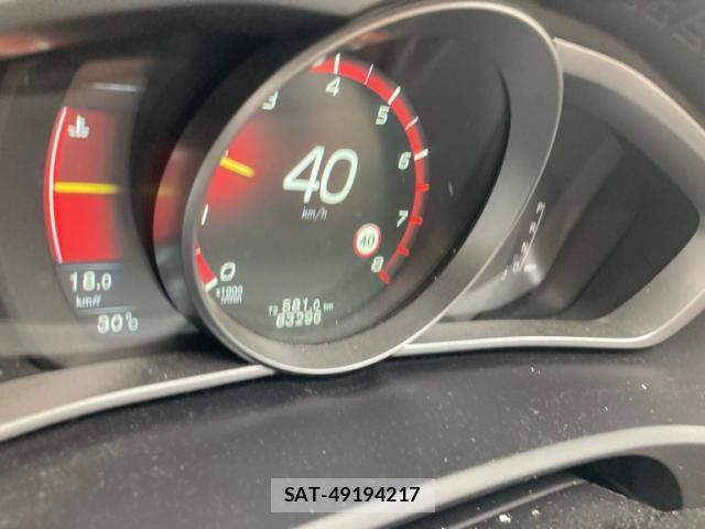 Volvo V40 2015-03 7964306-18