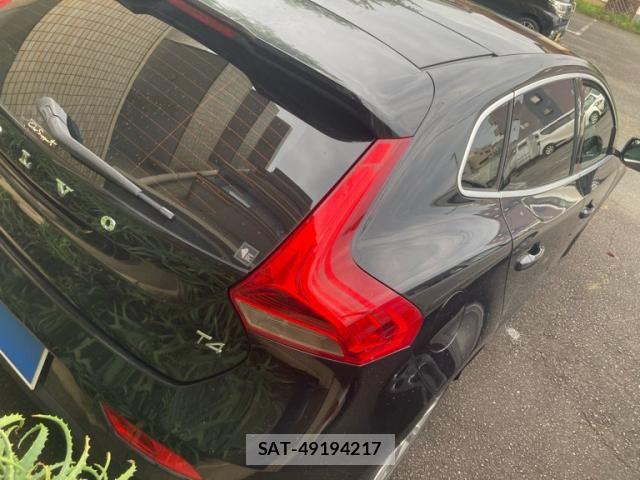 Volvo V40 2015-03 7964306-2