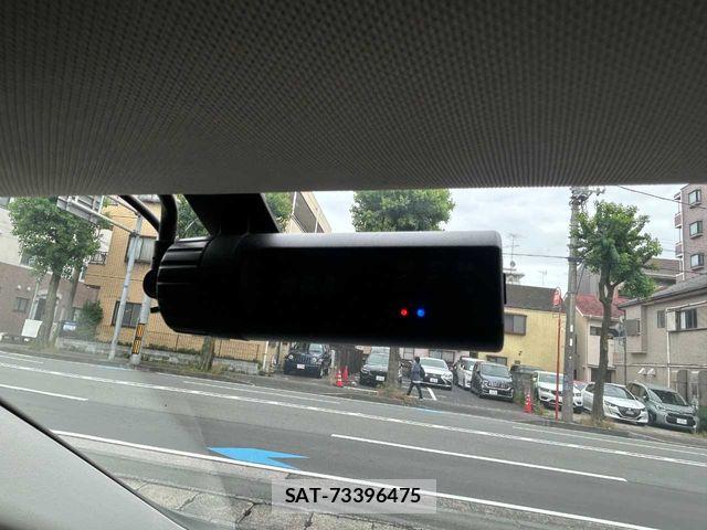 Volvo V40 2015-08 7964307-10