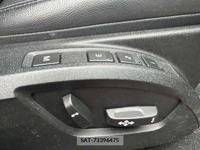 Volvo V40 2015-08 7964307-13
