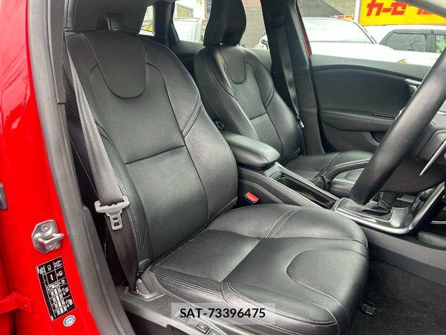 Volvo V40 2015-08 7964307-15