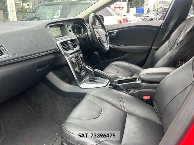 Volvo V40 2015-08 7964307-17