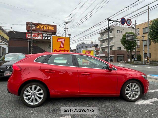 Volvo V40 2015-08 7964307-23