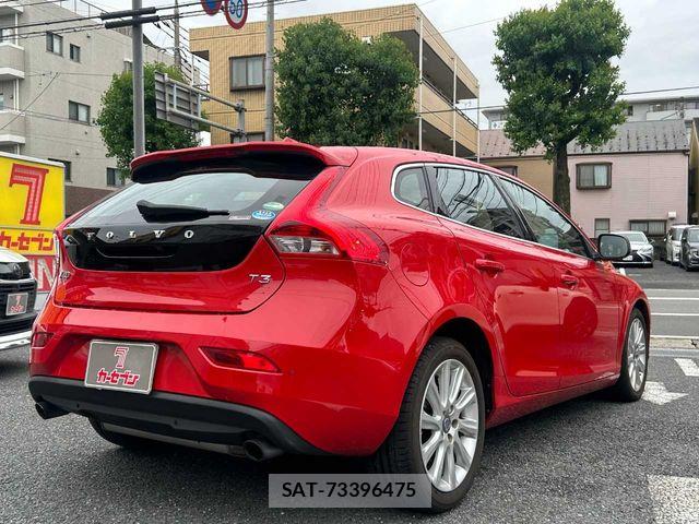 Volvo V40 2015-08 7964307-24
