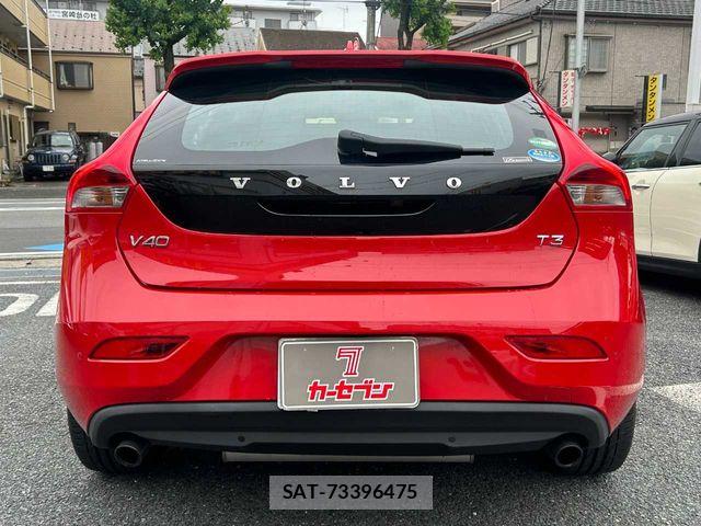 Volvo V40 2015-08 7964307-25
