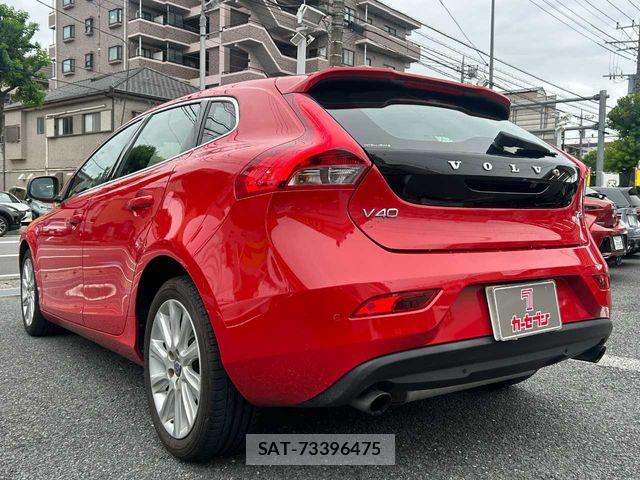 Volvo V40 2015-08 7964307-26