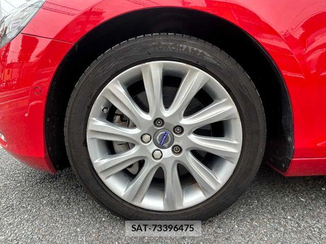 Volvo V40 2015-08 7964307-28