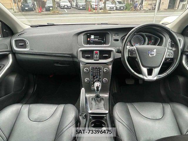 Volvo V40 2015-08 7964307-3