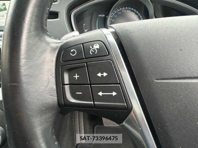 Volvo V40 2015-08 7964307-7
