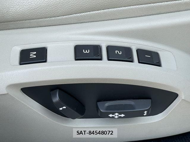 Volvo V40 2017-12 7981470-12