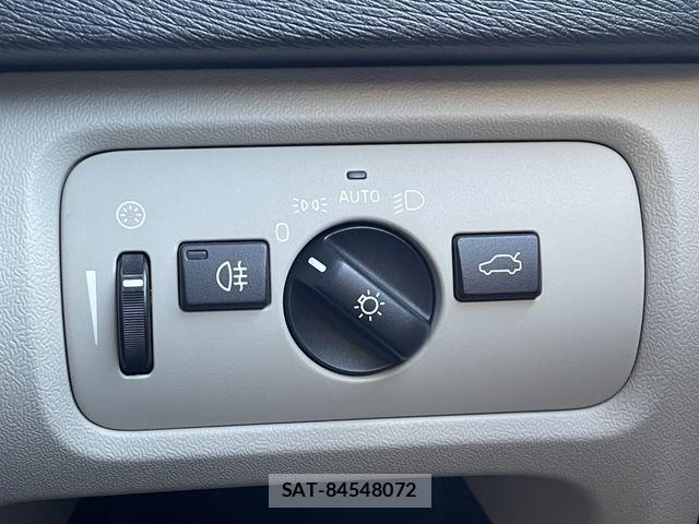 Volvo V40 2017-12 7981470-16