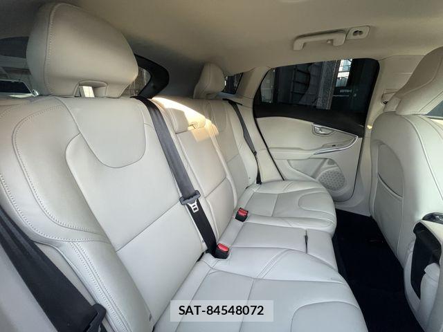 Volvo V40 2017-12 7981470-21