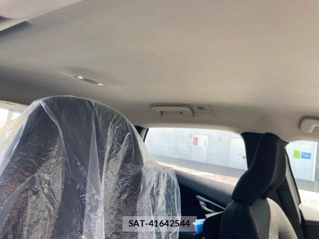 Volvo V40 2015-09 7981468-11