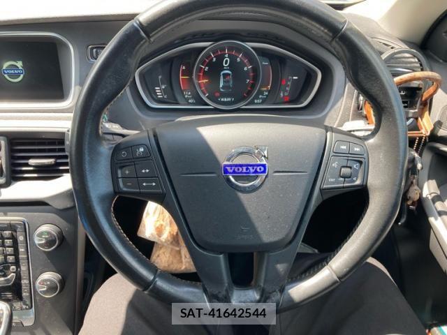 Volvo V40 2015-09 7981468-13