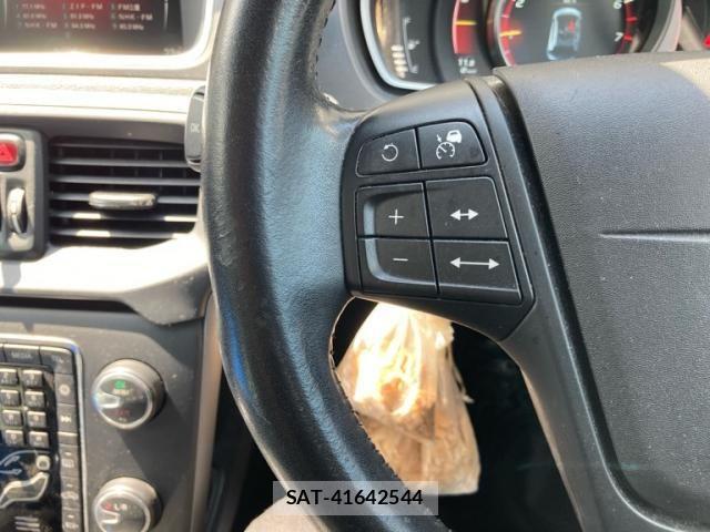 Volvo V40 2015-09 7981468-14