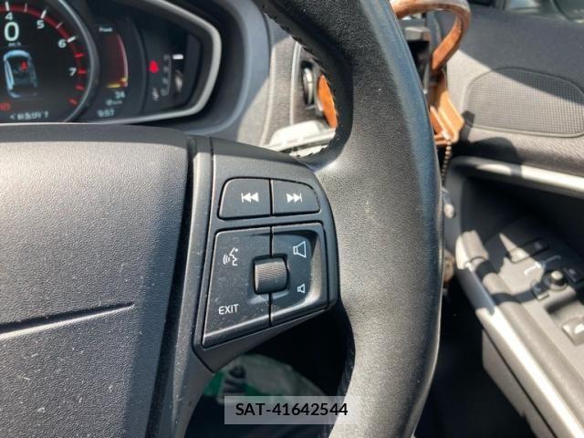 Volvo V40 2015-09 7981468-15