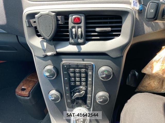 Volvo V40 2015-09 7981468-18