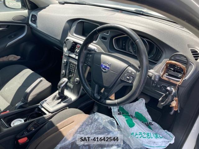 Volvo V40 2015-09 7981468-8