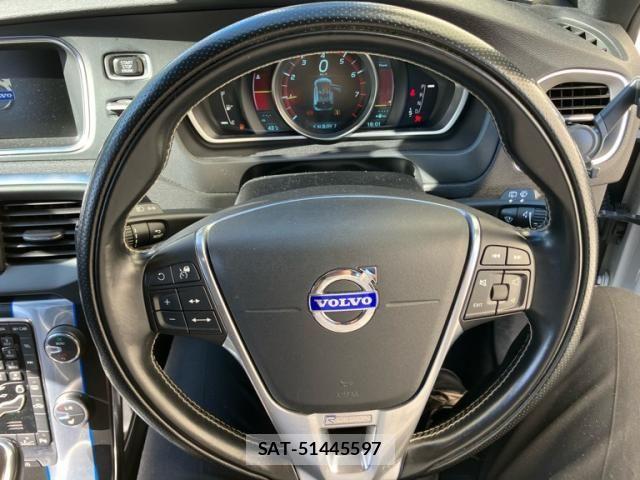 Volvo V40 2013-09 8039038-12