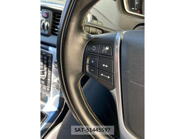 Volvo V40 2013-09 8039038-13