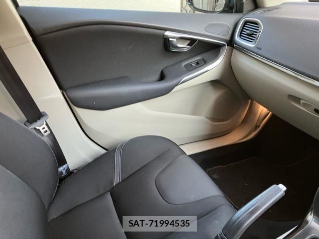 Volvo V40 2013-10 8039037-19