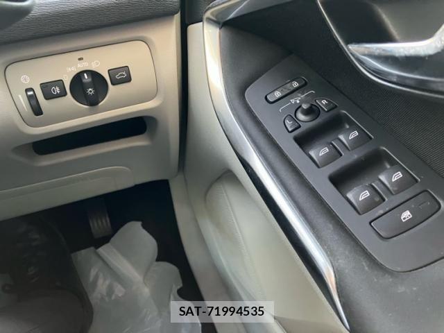 Volvo V40 2013-10 8039037-28