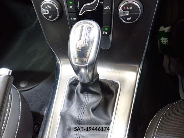 Volvo V40 2013-06 8076062-15