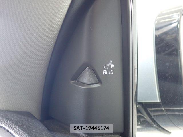 Volvo V40 2013-06 8076062-19