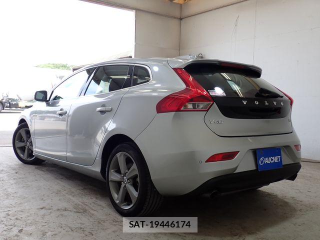 Volvo V40 2013-06 8076062-2